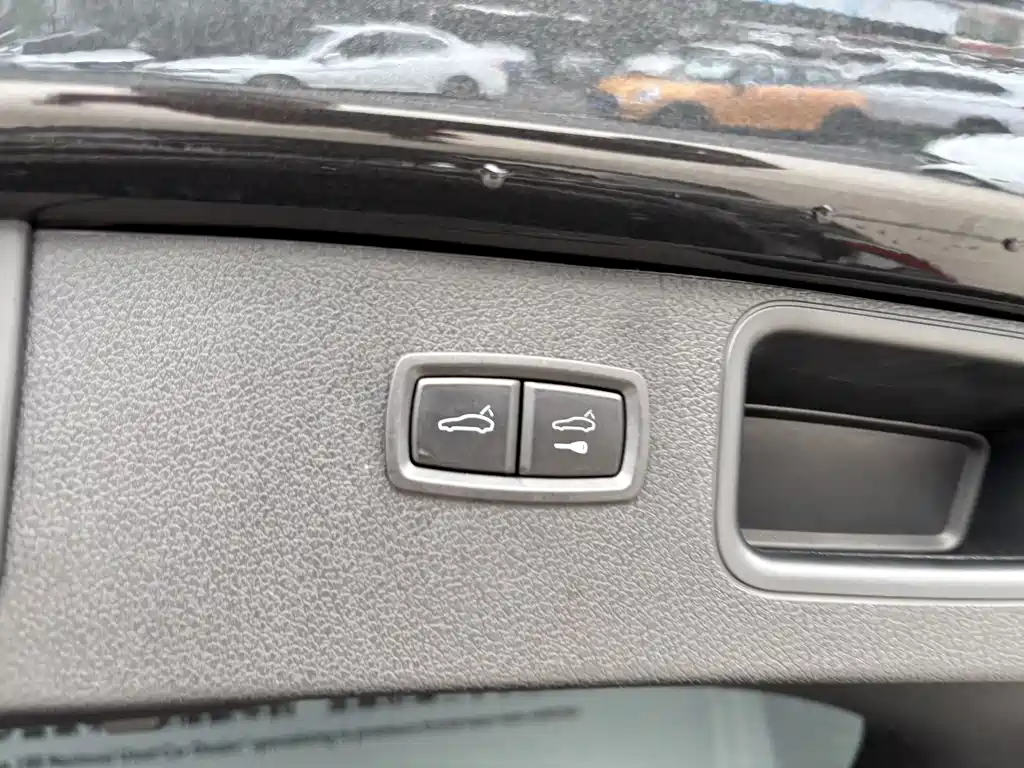 Porsche Macan — миниатюра 29