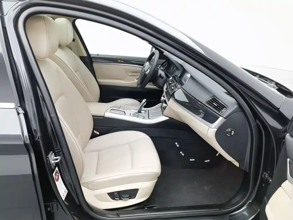 BMW 5 Series — миниатюра 23