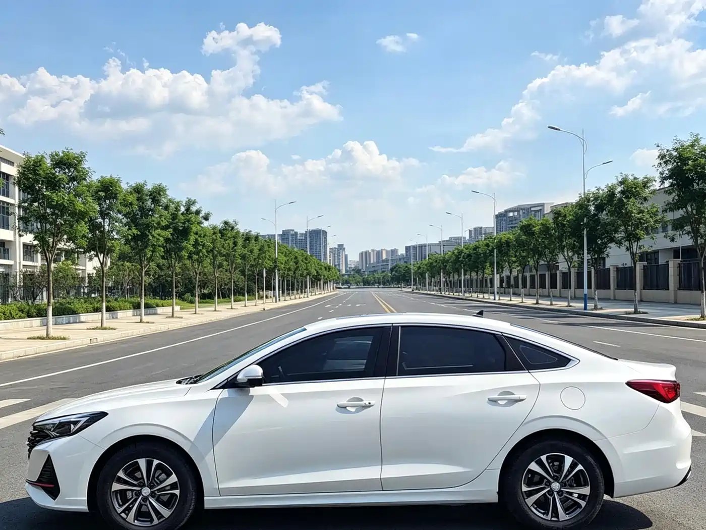 Chang'an Yidong 2023 Белый из Китая
