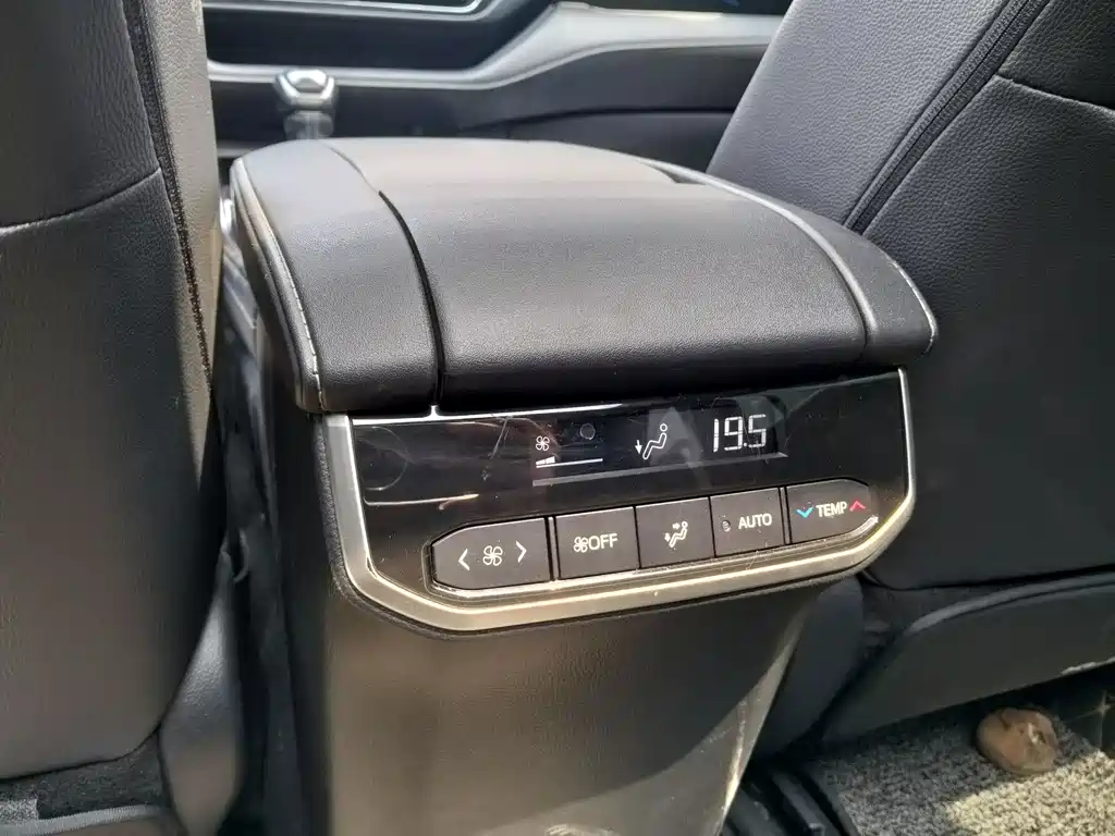 Toyota Crown Kluger — миниатюра 7