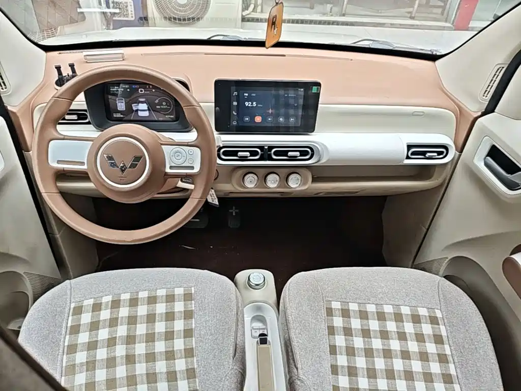 Wuling MINIEV — миниатюра 10