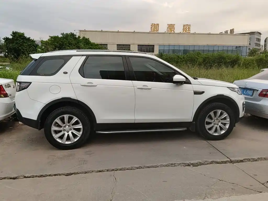 Land Rover Discovery Sport — миниатюра 26