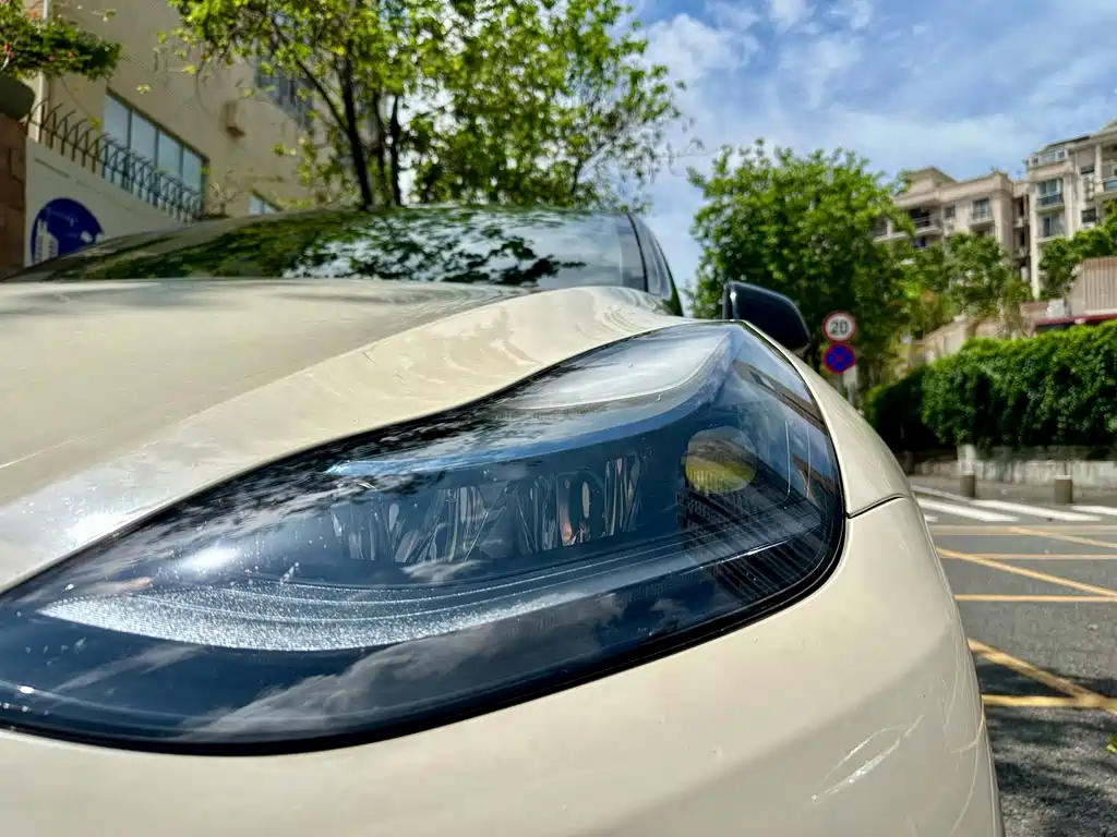 Tesla Model Y — миниатюра 6
