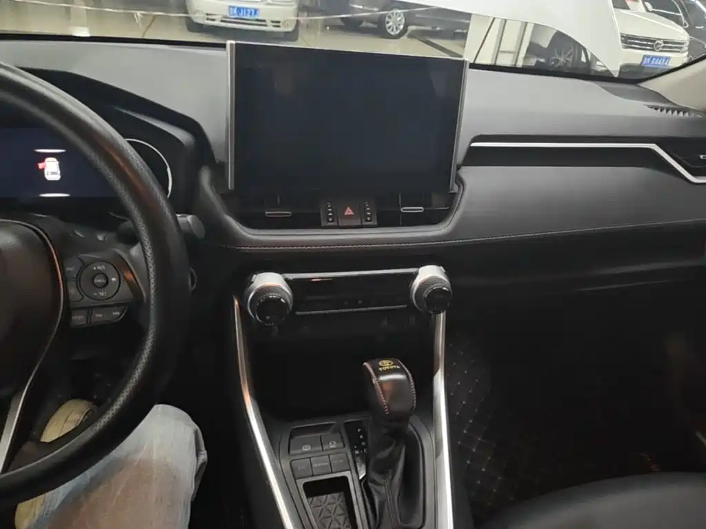 Toyota RAV4 — миниатюра 13