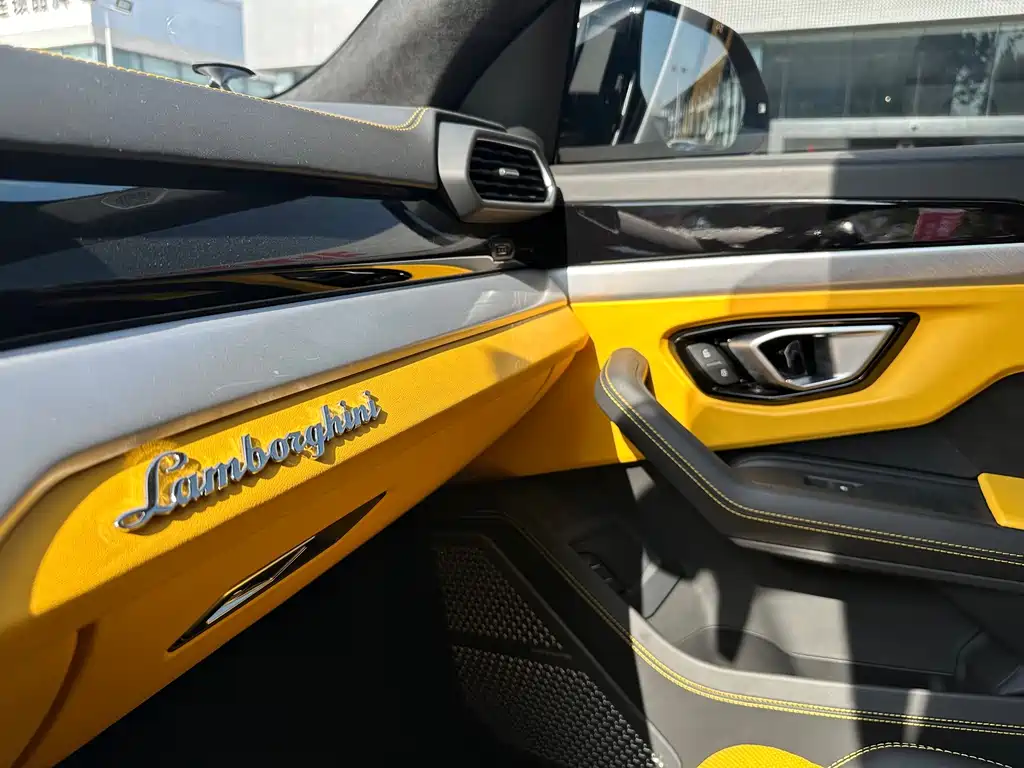 Lamborghini Urus — миниатюра 11