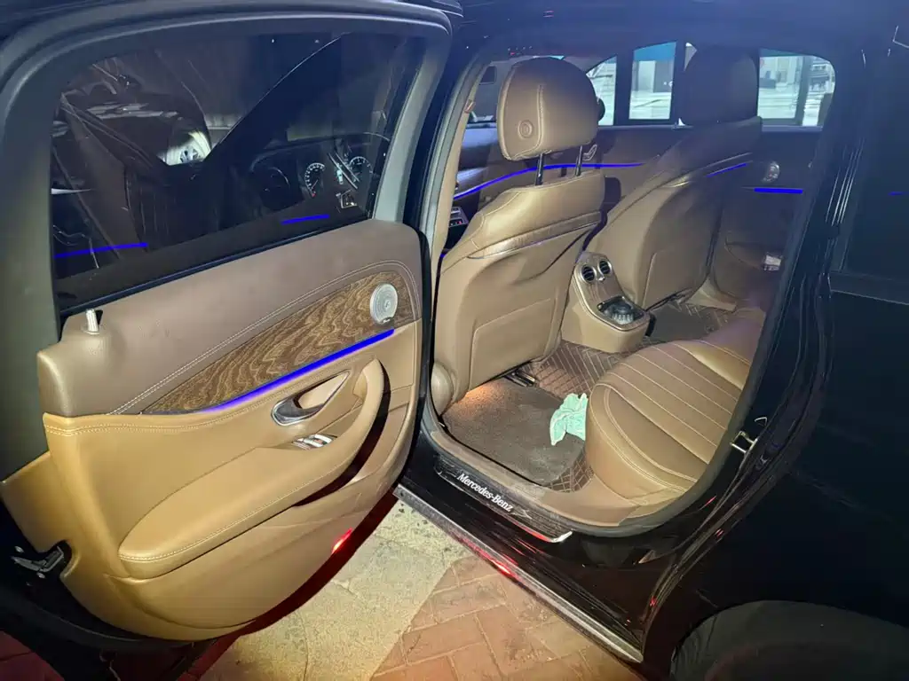 Mercedes-Benz E-Class — миниатюра 11