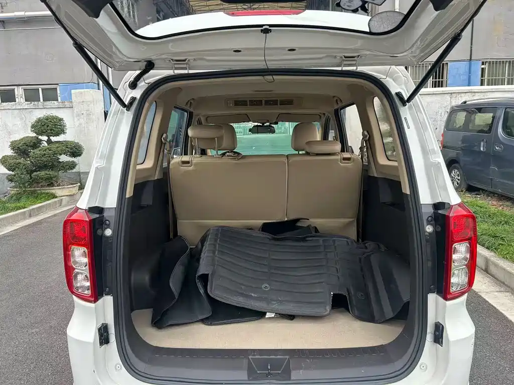 Wuling Hongguang — миниатюра 8