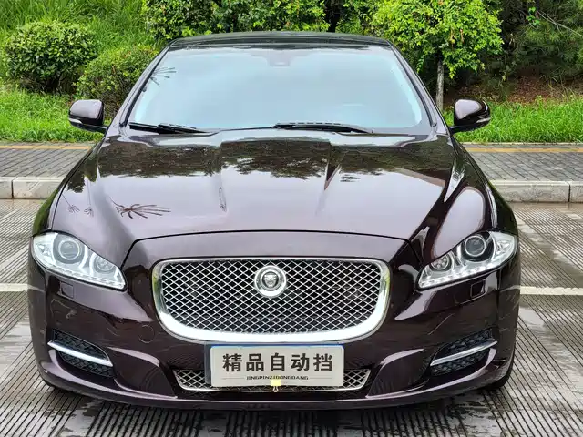 Jaguar XJ