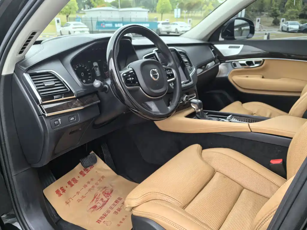 Volvo XC90 2015 T6 7 мест