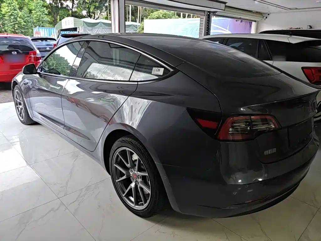 Tesla Model 3 — миниатюра 5
