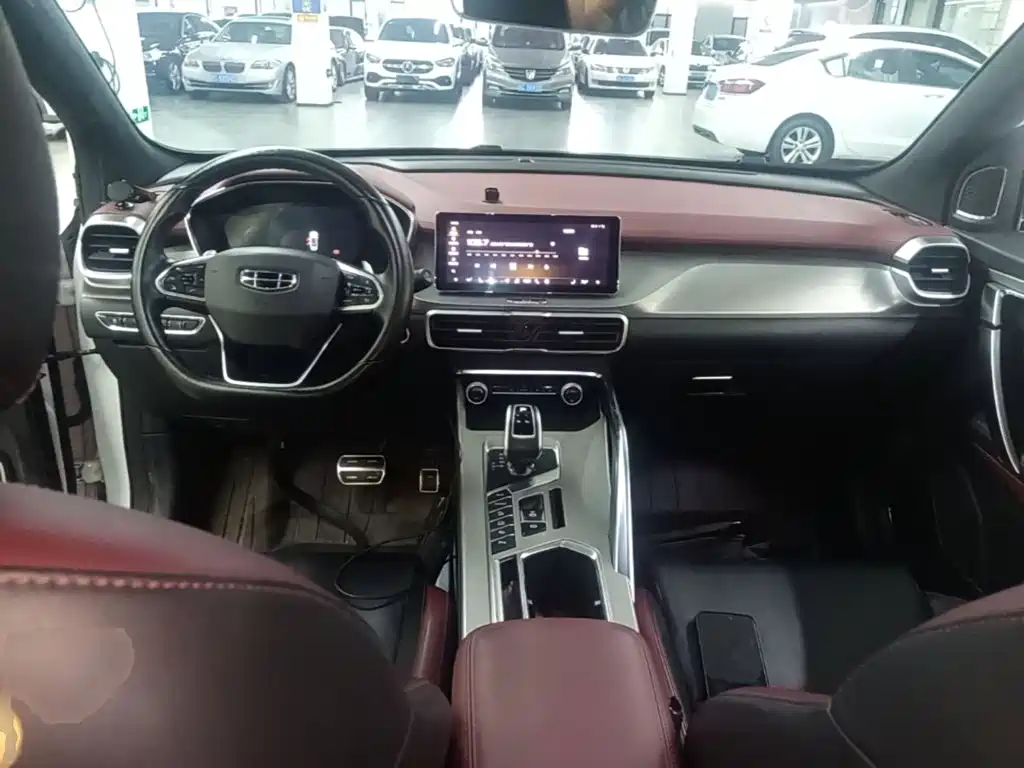 Geely Binyue — миниатюра 10