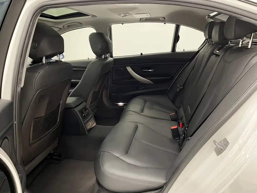 BMW 3 Series — миниатюра 10