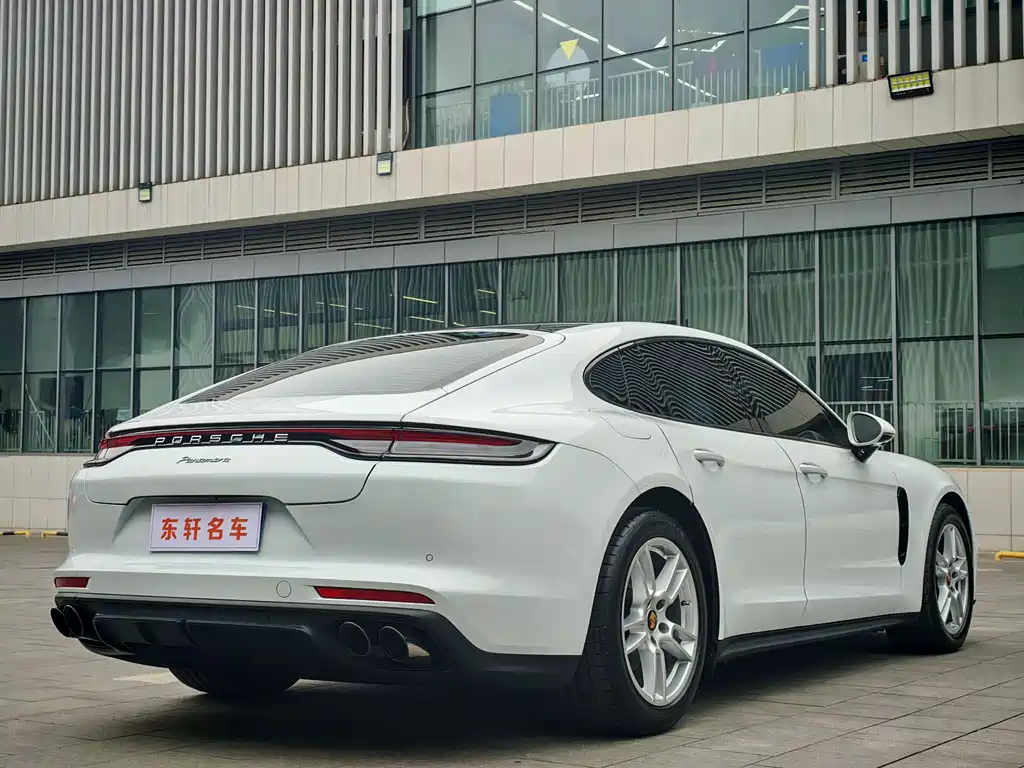 PORSCHE PANAMERA