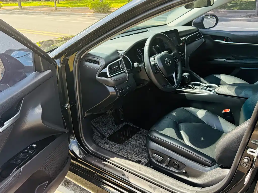 Toyota Camry — миниатюра 8