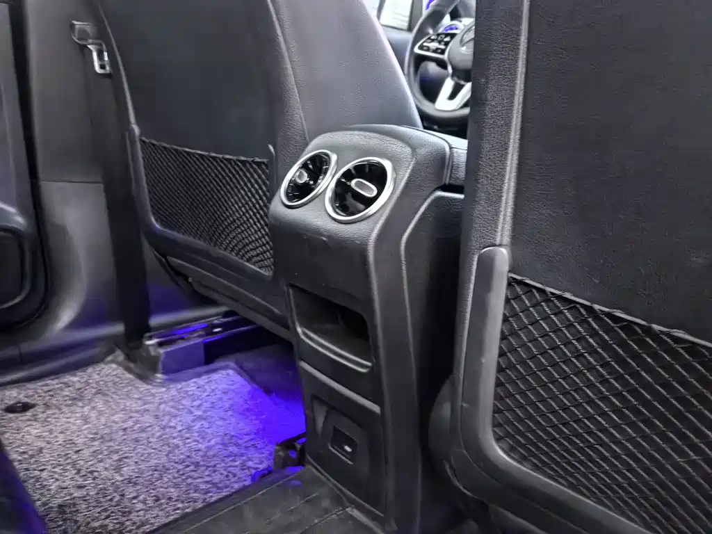 Mercedes-Benz GLB — миниатюра 10
