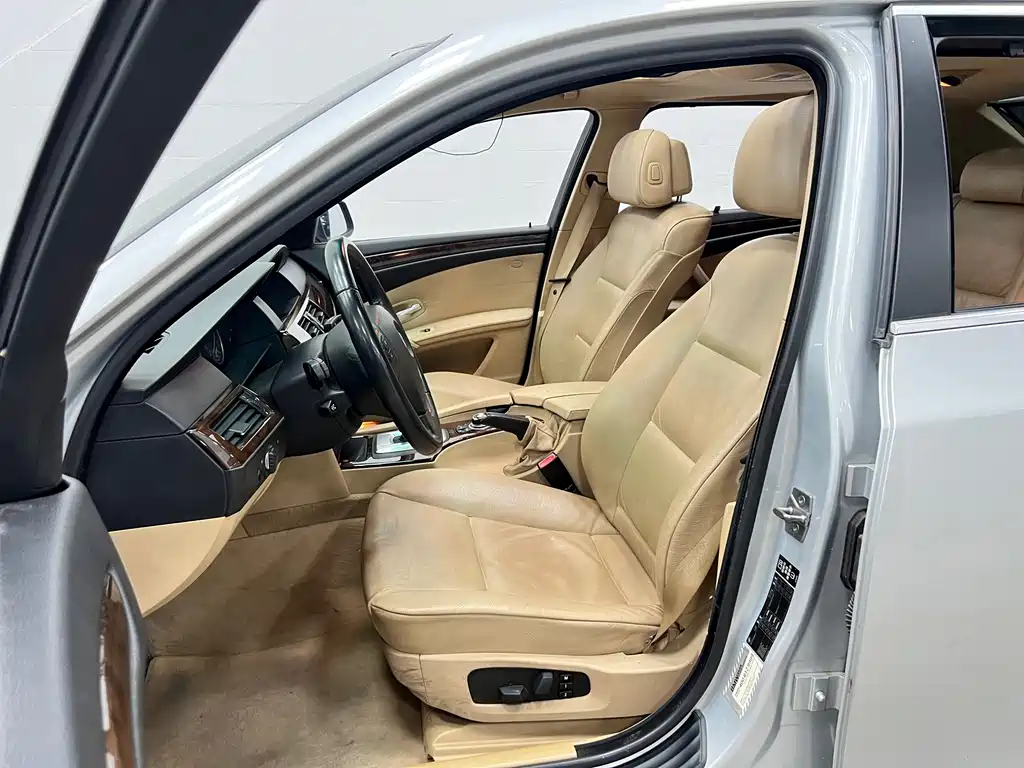 BMW 5 Series — миниатюра 7