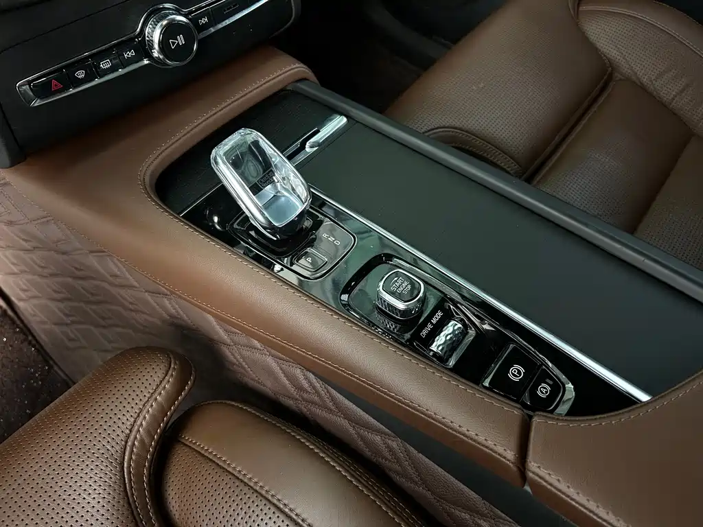 Volvo XC90 — миниатюра 7