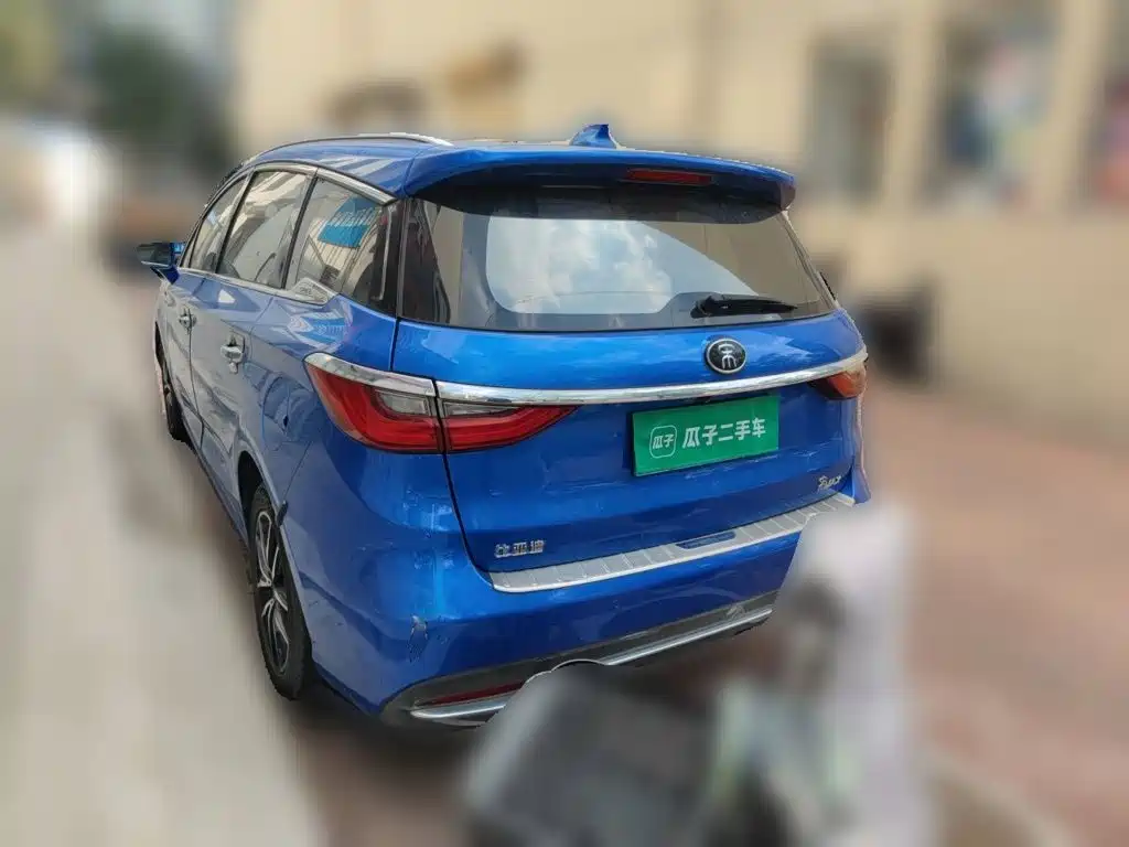 BYD MAX — миниатюра 4