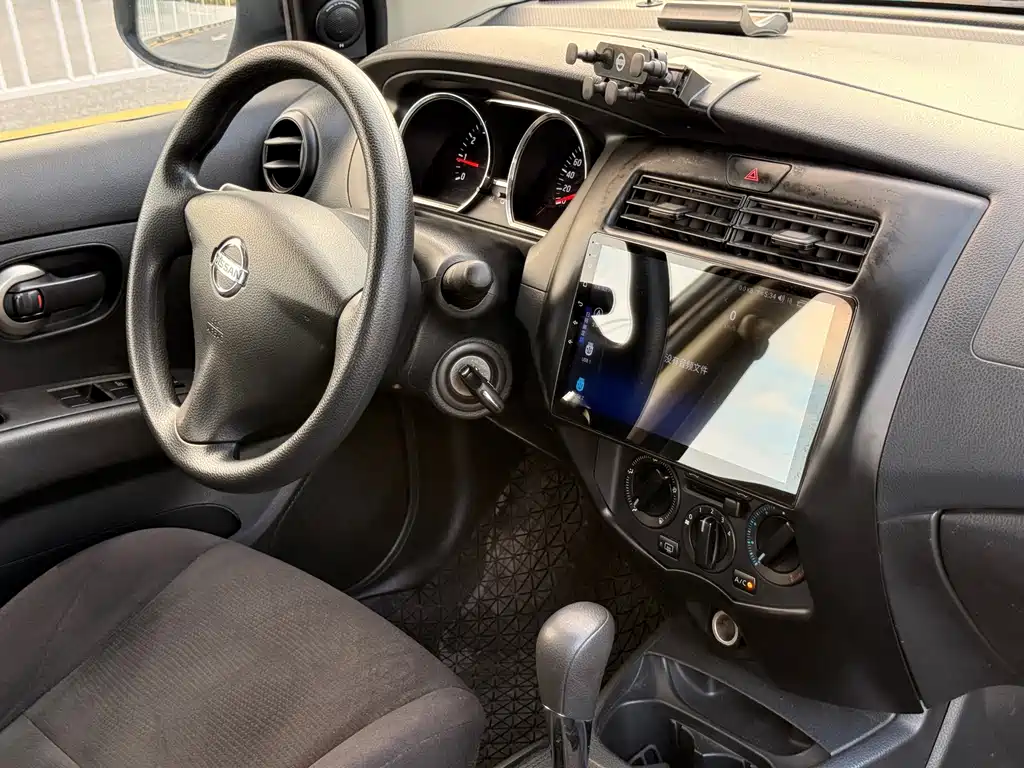 Nissan Livina — миниатюра 7