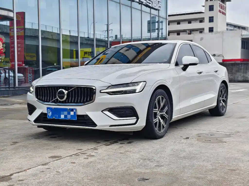 Volvo S60 2023