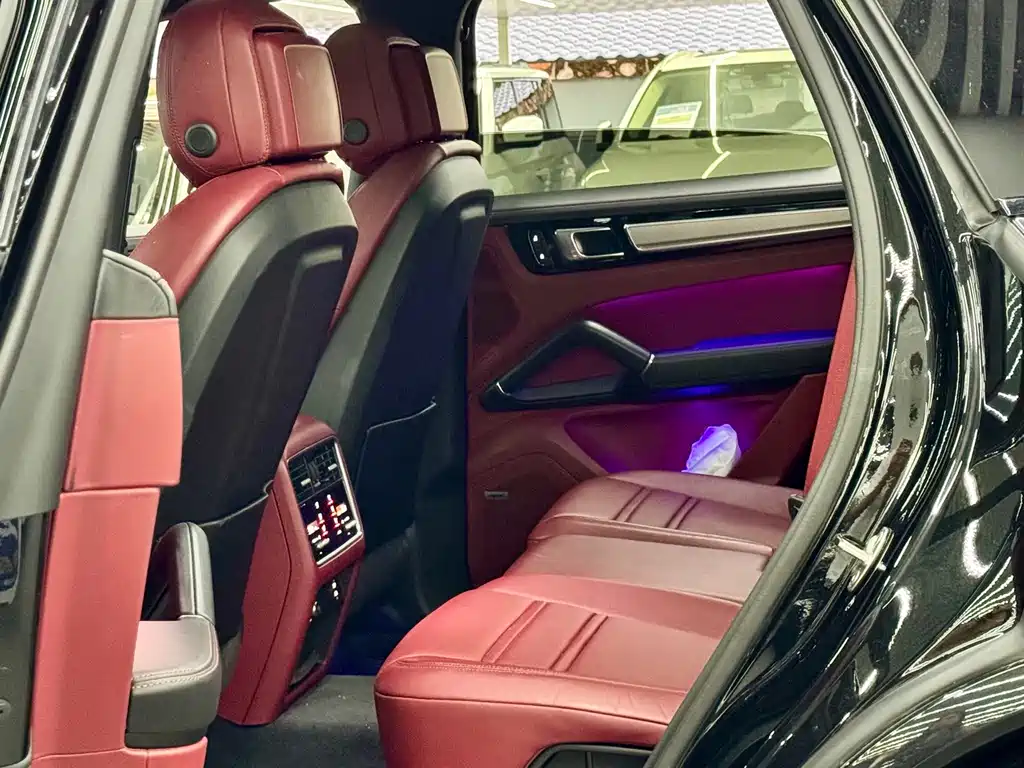 Porsche Cayenne — миниатюра 6