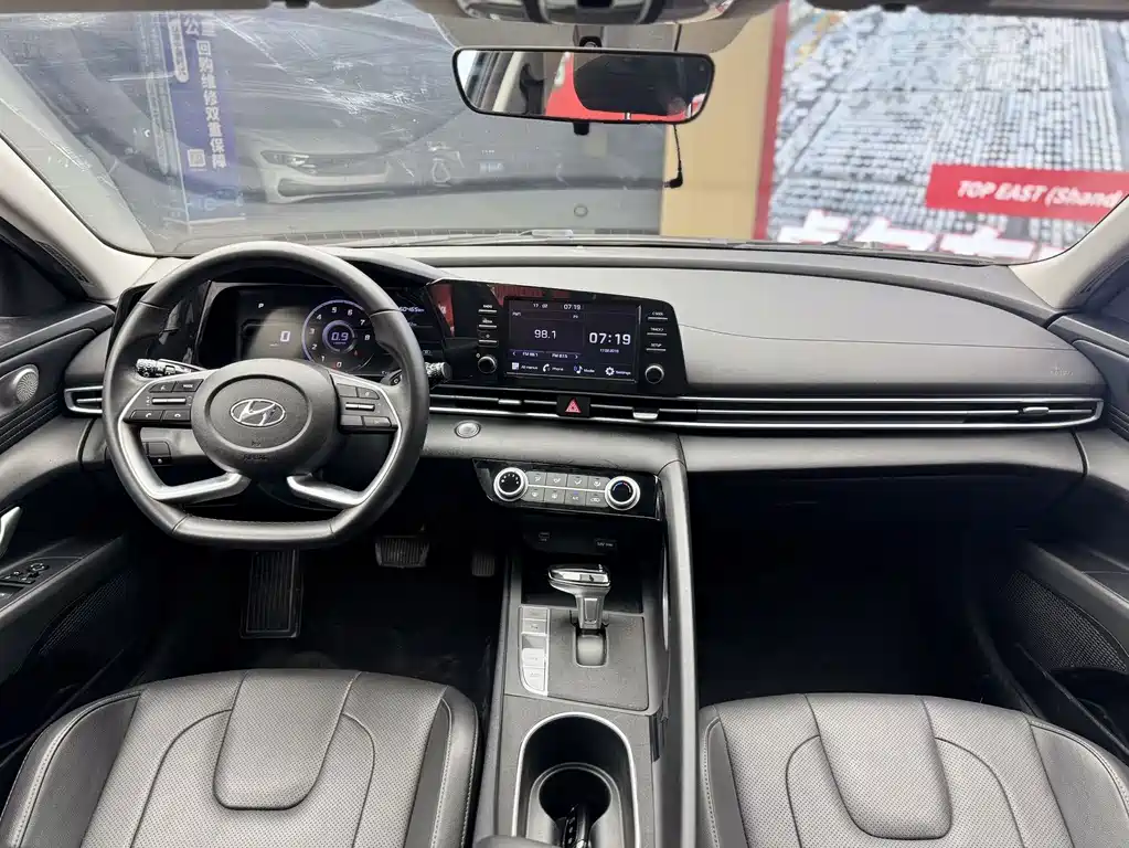 Hyundai Elantra — миниатюра 15