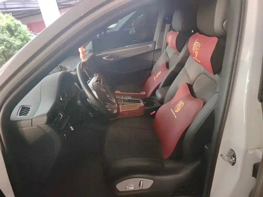 Porsche Macan — миниатюра 16