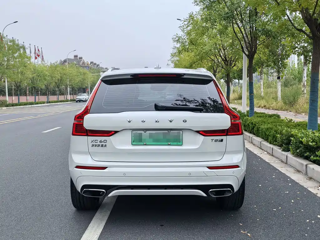 Volvo XC60 PHEV — миниатюра 4