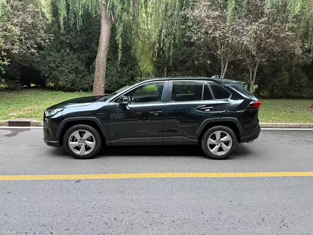 Toyota RAV4 — миниатюра 3