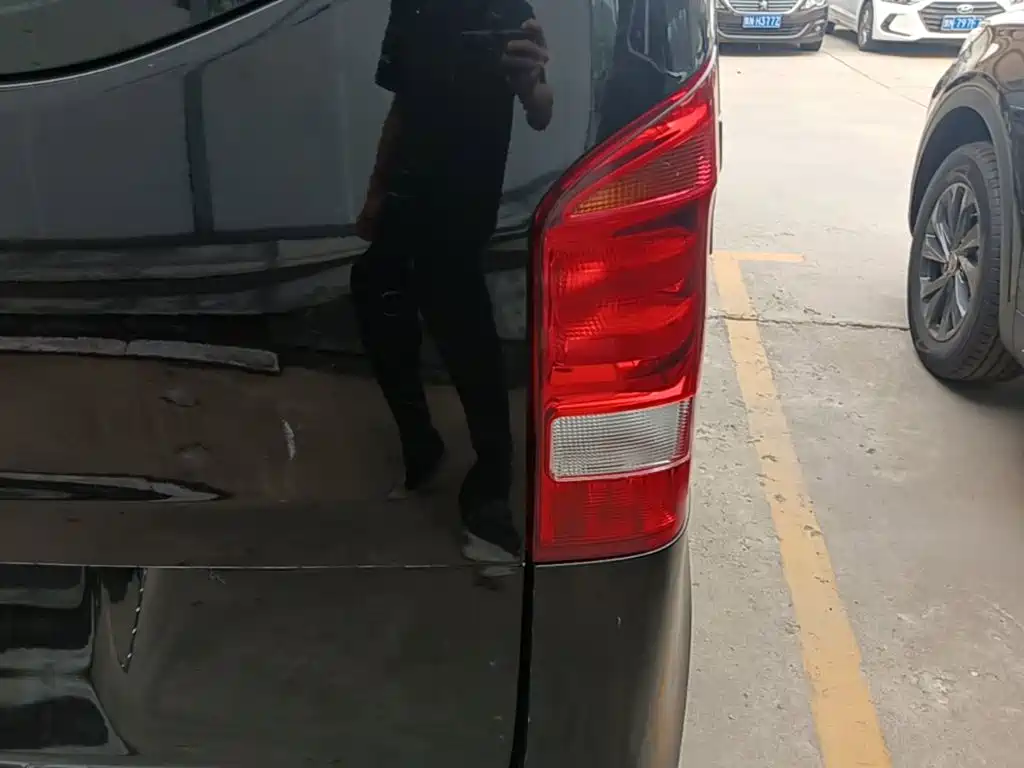 Mercedes-Benz Vito 2021 2.0T Elite 7 мест