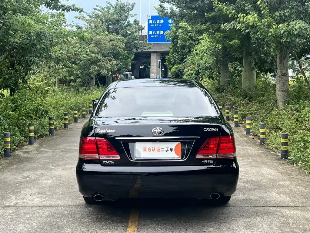 Toyota Crown — миниатюра 7
