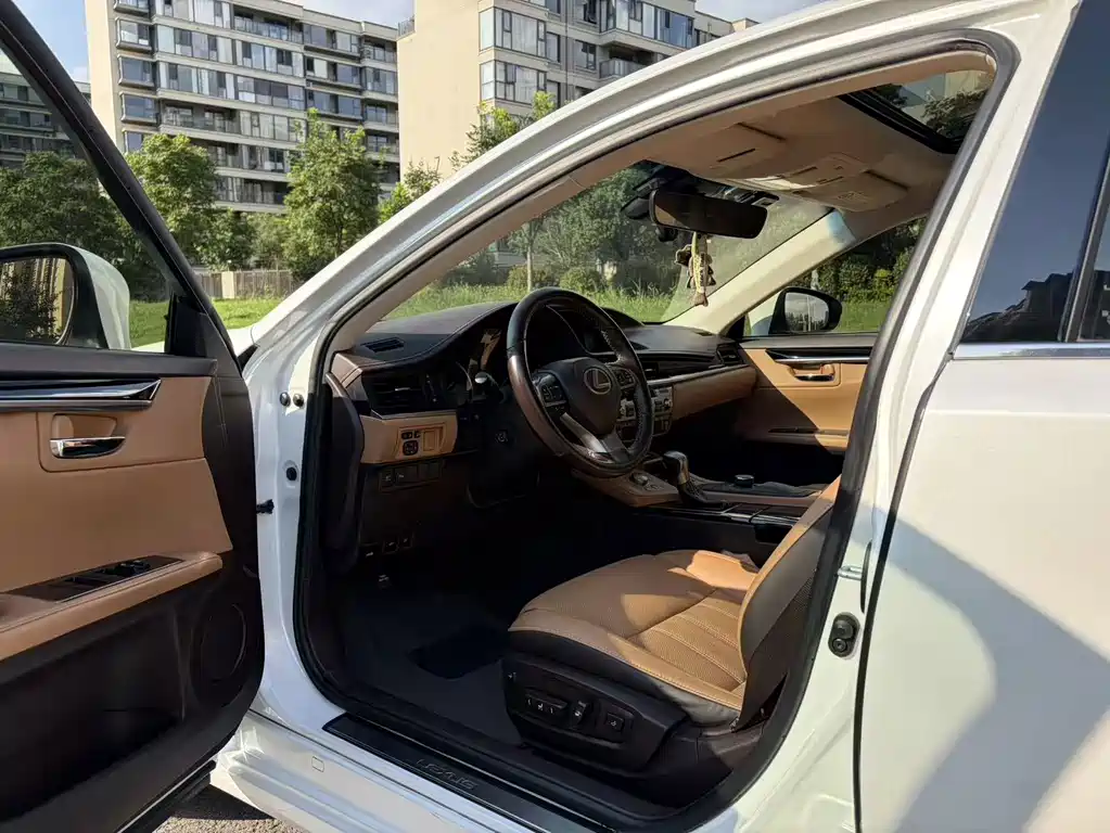 Lexus ES — миниатюра 13