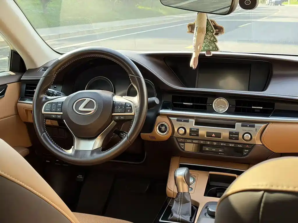 Lexus ES — миниатюра 15