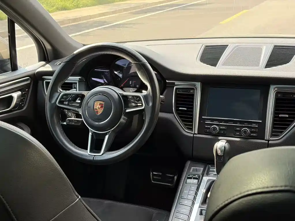 Porsche Macan — миниатюра 15