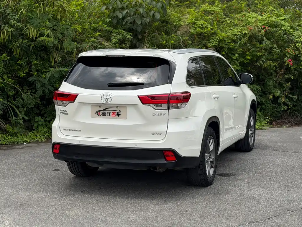 Toyota Highlander 2018 2.0T Luxury 7 мест V