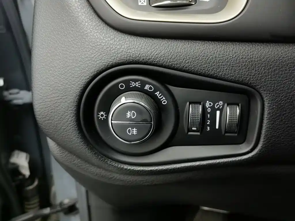 Jeep Renegade — миниатюра 21