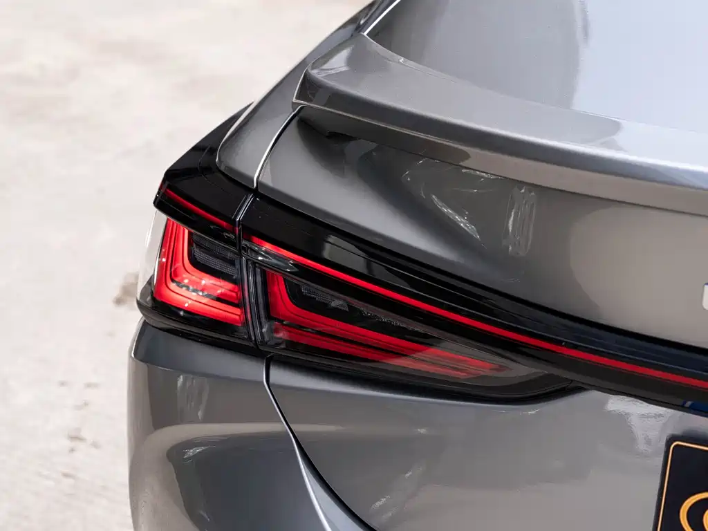 Lexus ES 2025 300h Premium