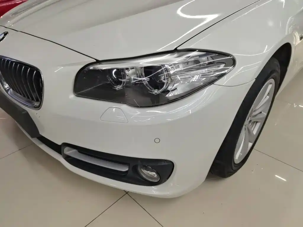 BMW 5 Series — миниатюра 24