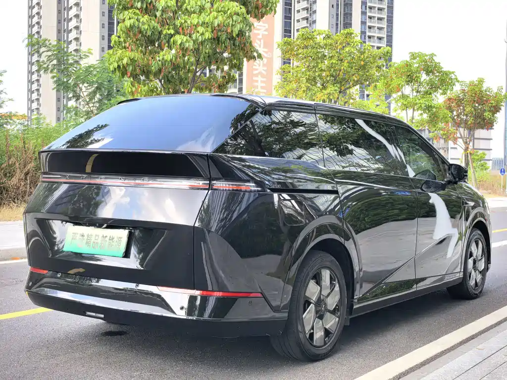 XPeng X9 — миниатюра 6