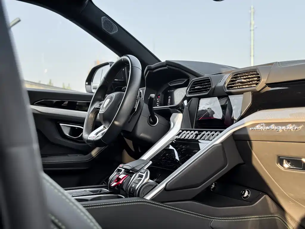 Lamborghini Urus - фото 9