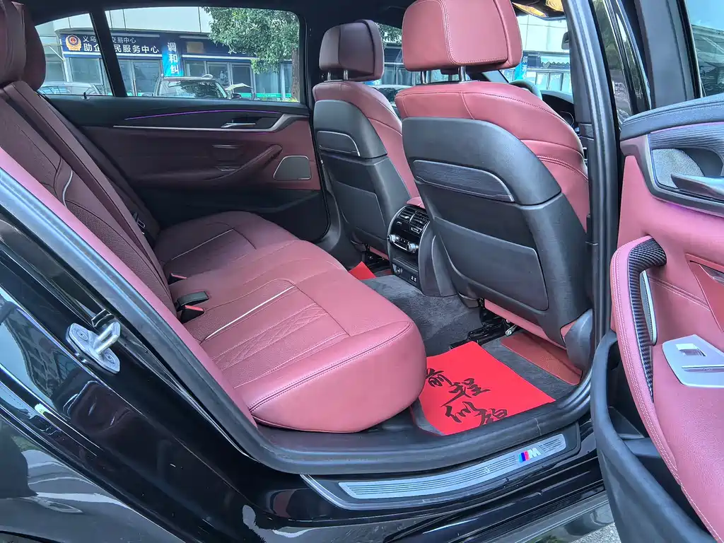 BMW 5 Series — миниатюра 9