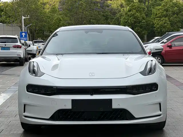2022 Zeekr 001