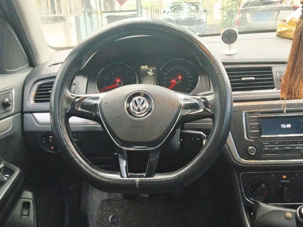 Volkswagen Lavida — миниатюра 3