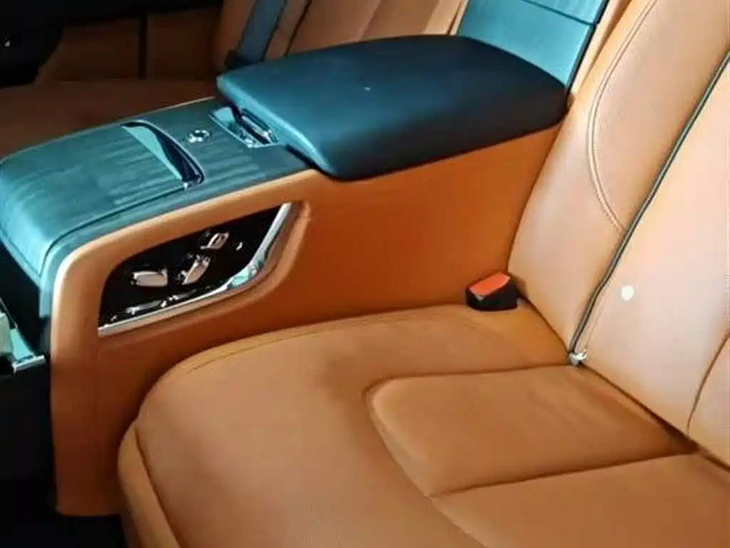 Rolls-Royce Cullinan 2018 мест