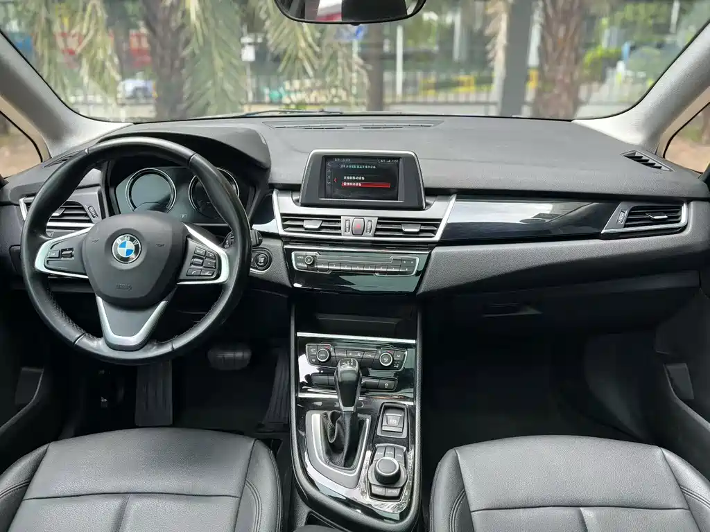 BMW 2 Series Active Tourer — миниатюра 6