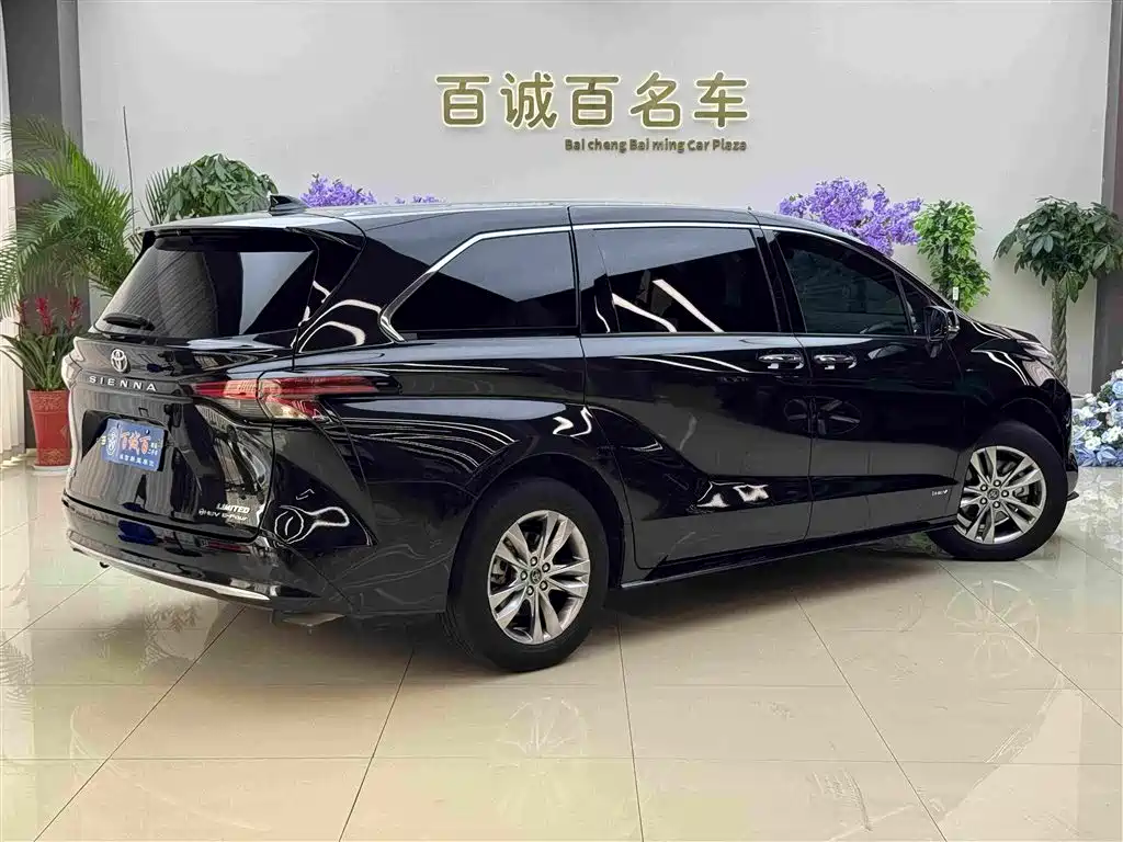 Toyota Sienna 2024 2.5L Luxury