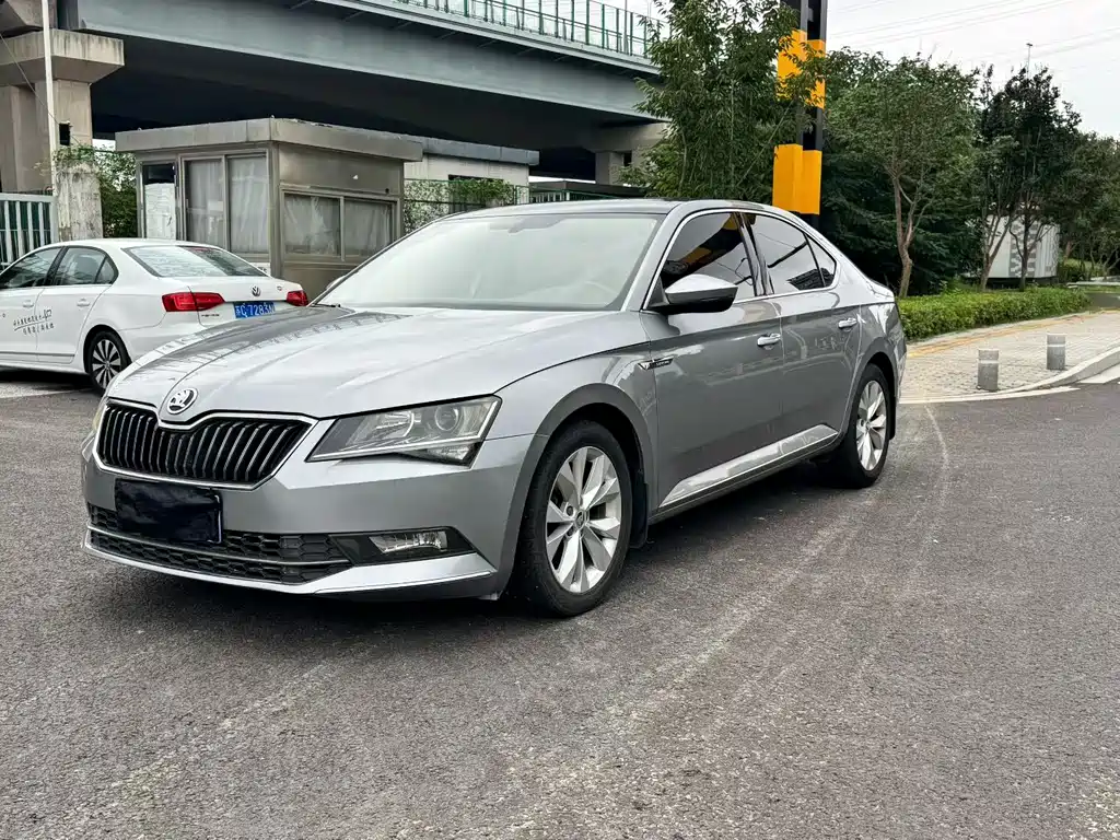 Skoda Superb — миниатюра 2