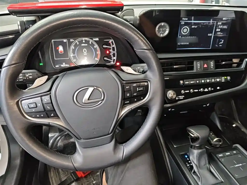 Lexus ES 2021 200