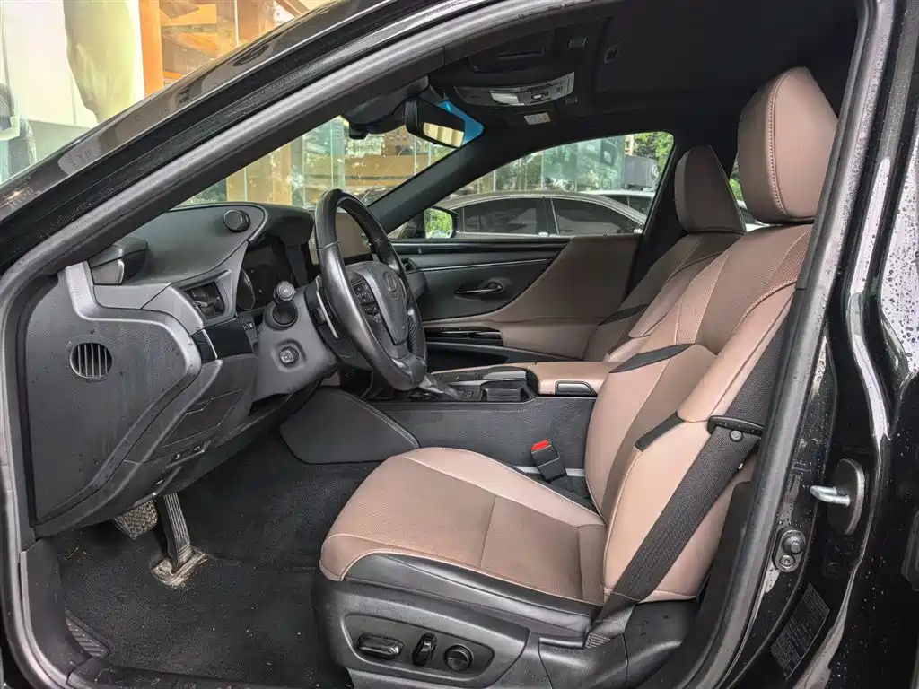 Lexus ES 2021 200