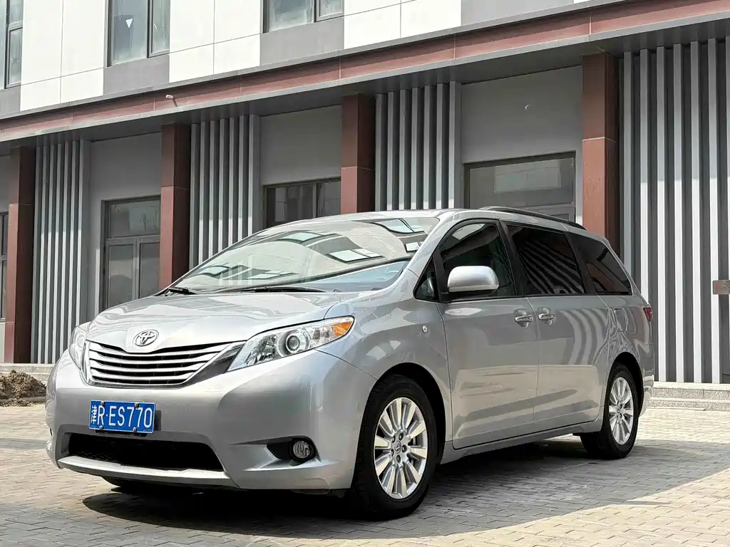 Toyota Sienna — миниатюра 3